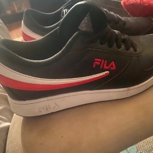 Men size 10.5 Fila low cut sneakers